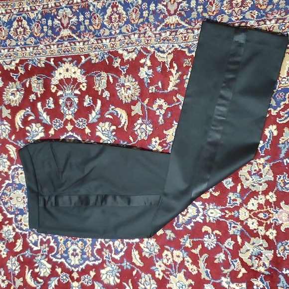 The Slim Straight Tuxedo Pant in Sateen - Picture 13 of 16